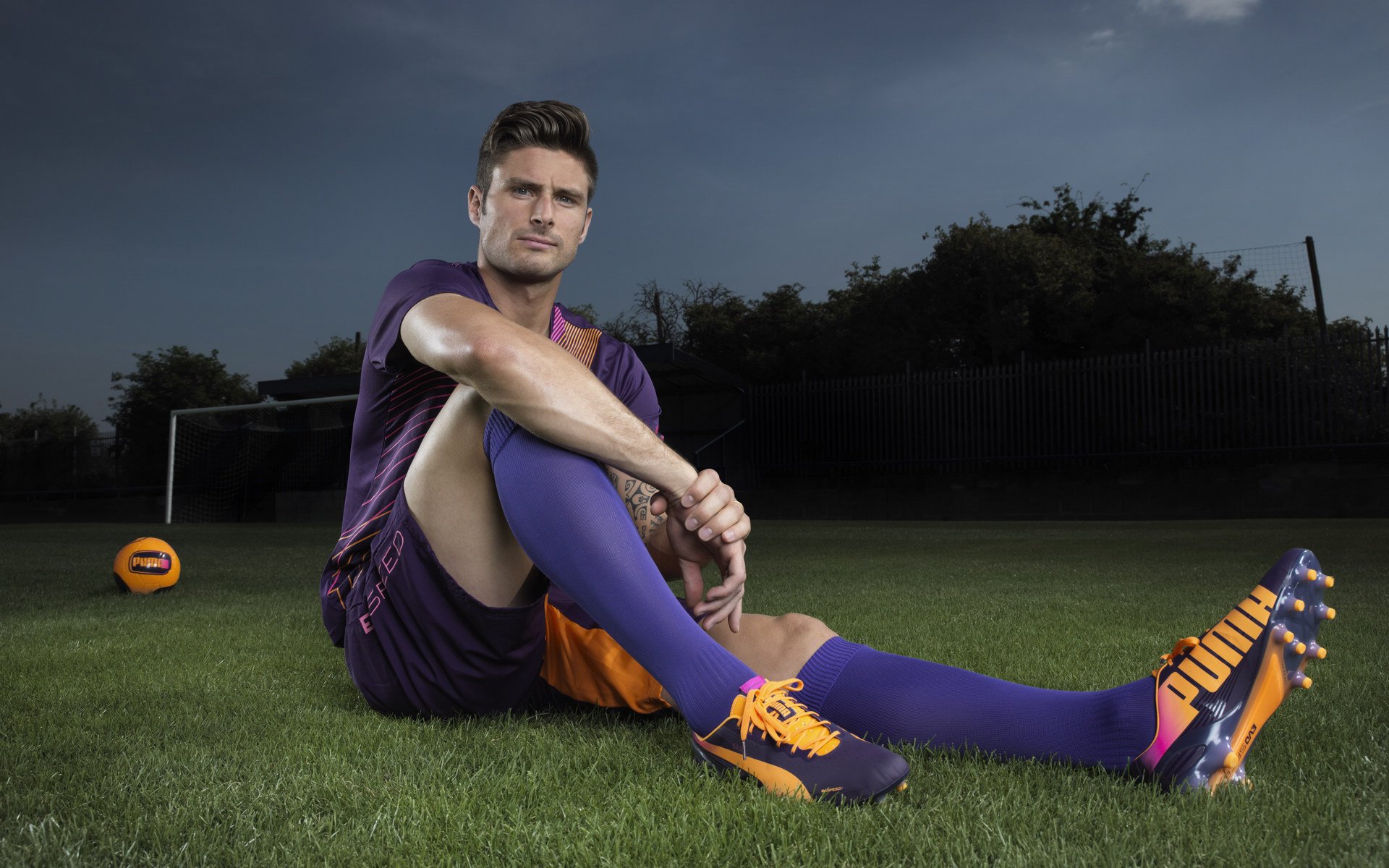 熊猫直播-武切维奇内线制霸，马刺硬仗力克雄鹿显韧性