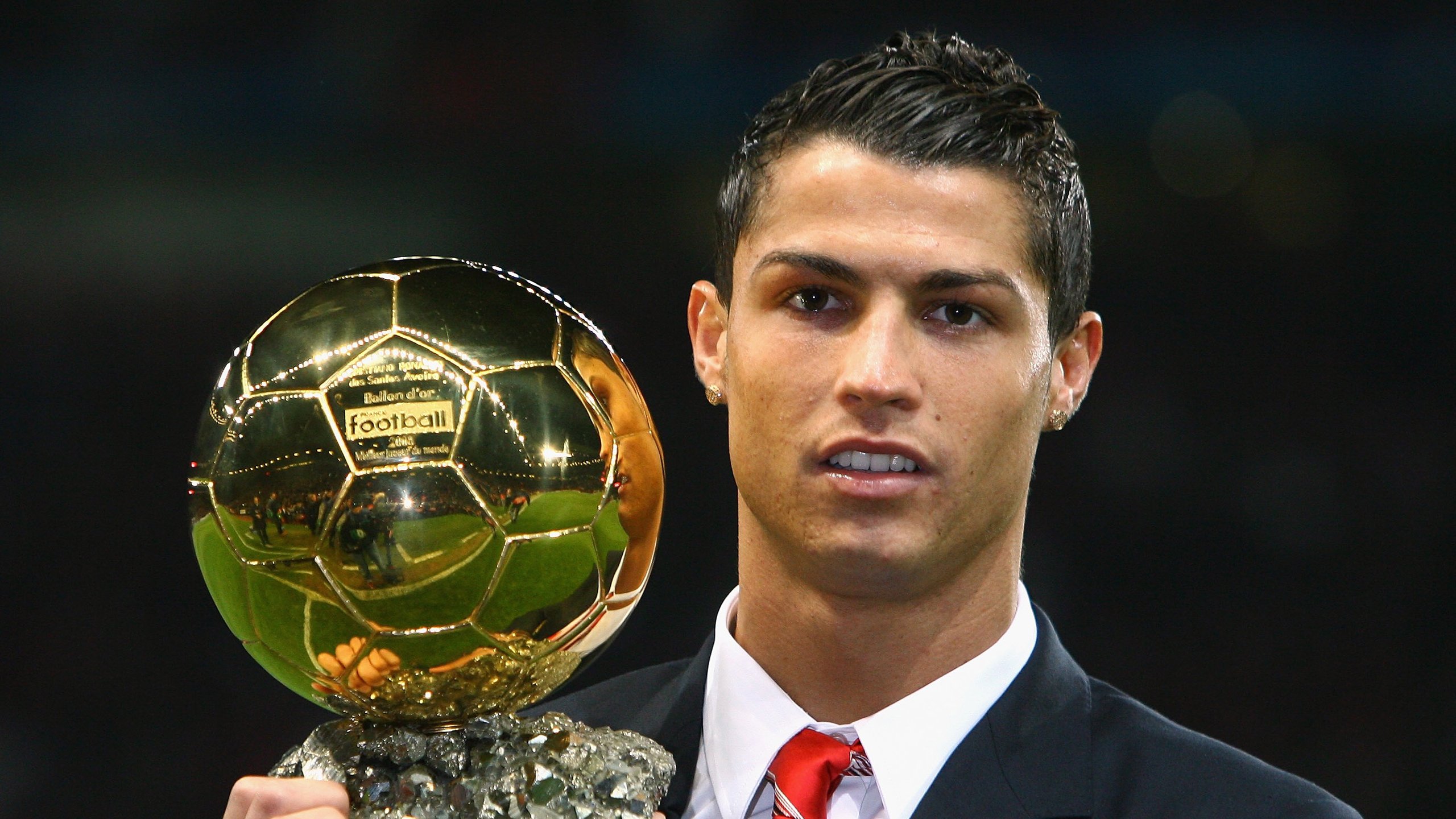 维尼修斯闪耀伯纳乌，韩国新星黄喜灿碾压曼联防线